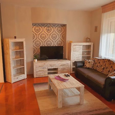 Adel Apartman Miskolc Eksteriør billede