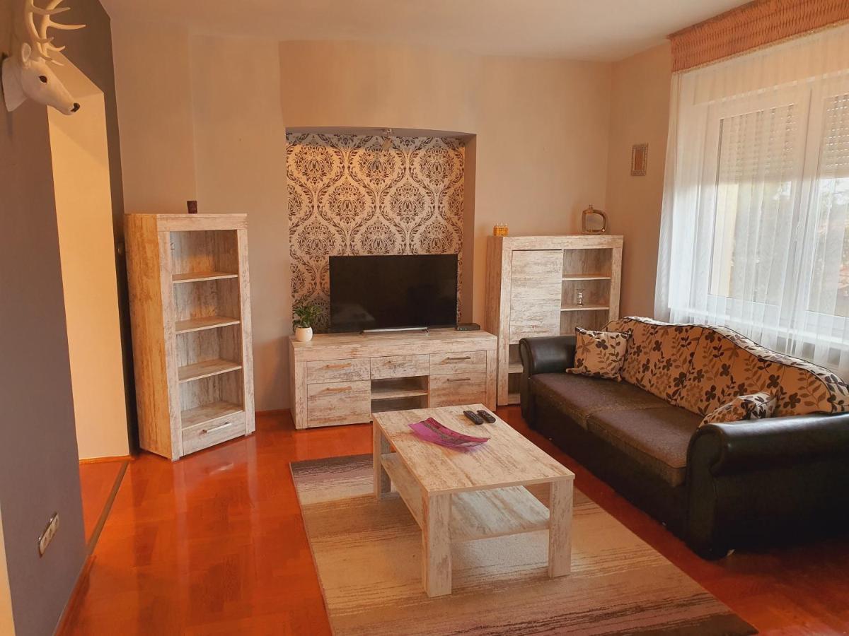 Adel Apartman Miskolc Eksteriør billede
