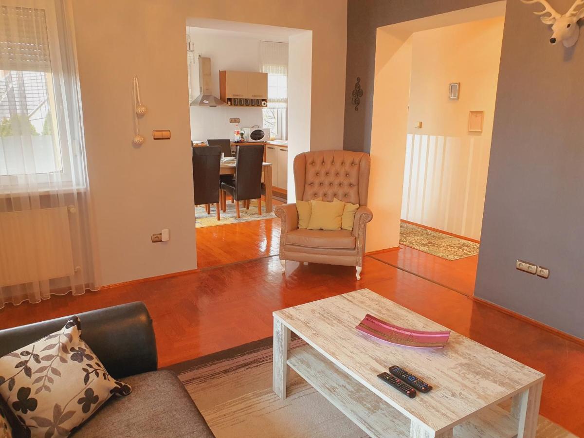 Adel Apartman Miskolc Eksteriør billede