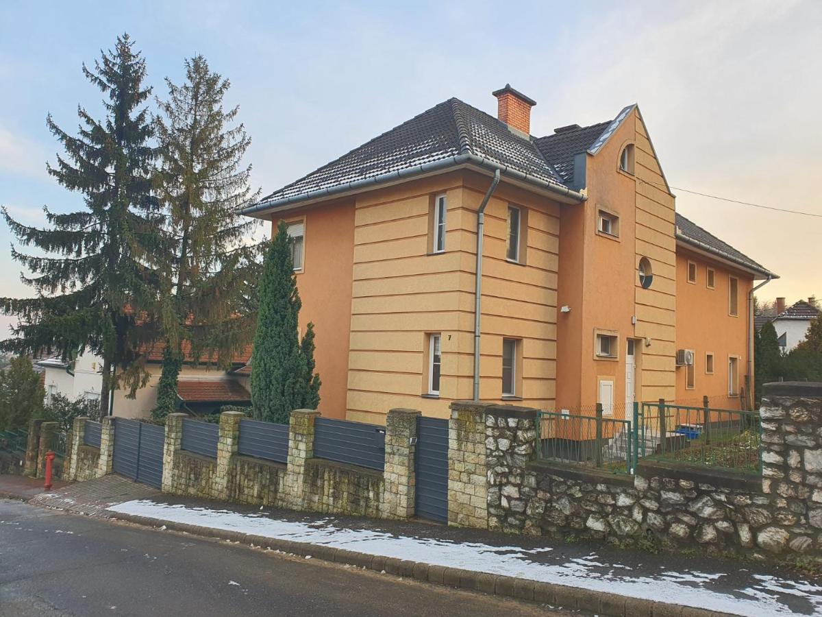 Adel Apartman Miskolc Eksteriør billede